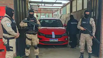 Prefectura allanó dos casas en Caleta Olivia: el garaje que volvió a quedar en la mira