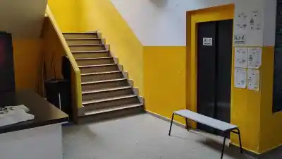 Quedaron atrapados en el ascensor del colegio: cómo hizo Bomberos para sacarlos