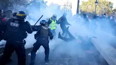 Francia arde otra vez: gases, adoquines y un liceo saqueado por encapuchados