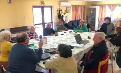Llegó a los 100 talleres y ya capacitó a casi 1.500 jubilados: qué se enseña en Chubut
