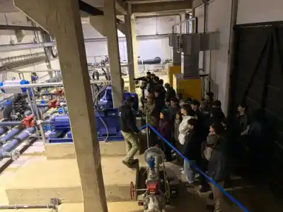 Subieron a Catedral a ver cómo se fabrica la nieve: lo que encontraron adentro los dejó pensando en su futuro