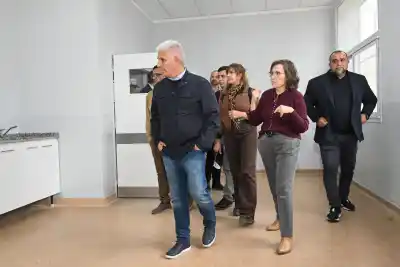 Poggi firmó la adjudicación de equipos para el Hospital de Villa Mercedes: 106 camas y una inversión millonaria