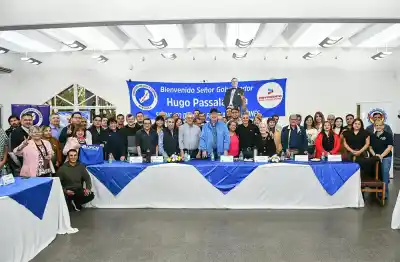 Passalacqua reunió a los gremios y les pidió algo que no suele pedir un gobernador