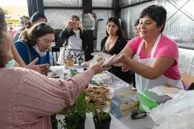 La feria que esperaban los vecinos del Kilómetro 17 llega con una sorpresa para las mamás