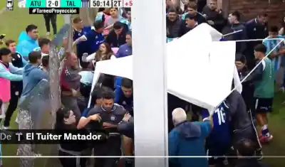 El festejo de un gol en Ojo de Agua terminó a las piñas: quiénes quedaron en el medio
