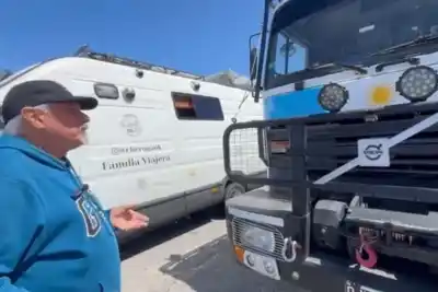 Vendió todo, compró un camión de bomberos de 1989 y armó su casa rodante: "Para ser feliz necesitás libertad y tiempo"
