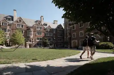 Trump redobla el ataque: investiga a Harvard, Yale y otras siete universidades y suspende a Microsoft y Adobe de un programa clave para extranjeros