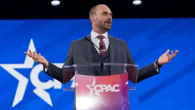 Con orden de captura y sin pasaporte: el giro que complica a Eduardo Bolsonaro en plena campaña