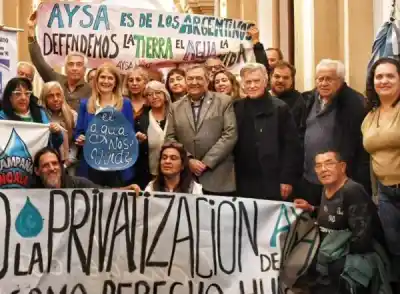 Lomas: ahora un equipo de abogados sale a defender a los vecinos que se quedan sin agua