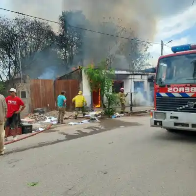 El fuego les arrasó la casa en Orán: la familia quedó en la calle y pide ayuda