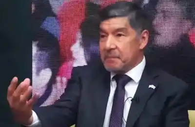 El vicegobernador blanqueó su intención para 2027 y cuestionó el adelantamiento electoral