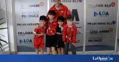 El "Rojo" de Alvear volvió de Comodoro con un trofeo y una historia que los profes no olvidarán