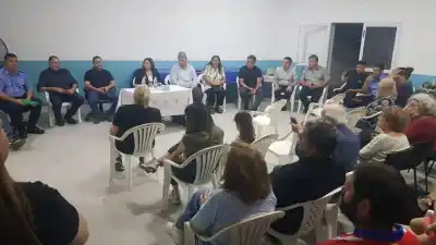 Se sentaron con la Policía a pedir seguridad en Villa Parque Chacabuco y la respuesta los descolocó