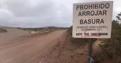 Tiraron basura en los cauces de Malargüe y ahora el agua tiene un problema extra cuando baje
