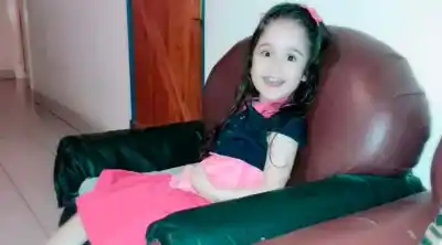 Liberan a uno de los padres mientras la adolescente con discapacidad permanece un mes sin vida en su hogar