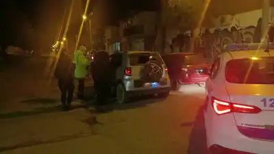 Comodoro: manejaba a los gritos, casi atropella a vecinos y terminó cara a cara con la policía