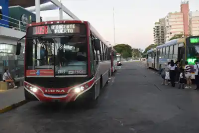 Los colectivos de Corrientes arrancaron, pero el gremio puso una hora límite y la cosa puede cambiar