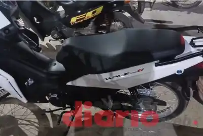 Una moto sin papeles, una conductora sin casco y dos pedidos de secuestro que la complicaron