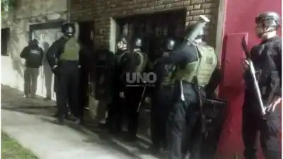 Santa Fe: se encerró con su beba de 15 días y no la quería entregar, hasta que llegó un negociador
