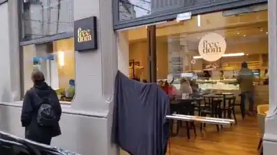 Volvieron a romper el vidrio del bar Freedom para robar: ya había pasado en abril