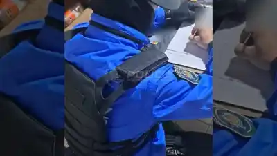 Le robaron la billetera en el trabajo y horas después empezaron a llegarle notificaciones a su celular