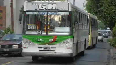 La UTA lanzó un ultimátum a dos empresas de colectivos: los salarios que no aparecieron