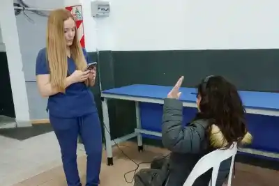 El control que reveló lo que nadie esperaba en los oídos de los adolescentes de la comarca