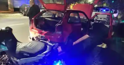 Sorprendidos bajo un vehículo con herramientas: el operativo que terminó con dos detenidos