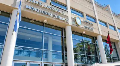 Pidió ayuda a gritos en un audio, la Justicia amplió la causa pero él sigue en su casa