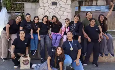 Milagros Rojas empezó a dar clases en un pueblo de La Pampa y cinco años después la llevan a Brasil