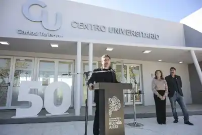 Inauguraron un centro universitario con una inversión millonaria y entregaron computadoras a estudiantes