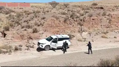 Una vagoneta blanca salió de Jujuy y la encontraron en un pueblo boliviano: hay un detenido