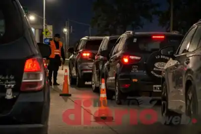 Intentó subir a un chico de 13 a su auto en pleno Centro: dos transeúntes lo vieron y no lo dejaron