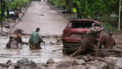 El agua bajó de la montaña y se llevó todo puesto: el video que muestra la furia del aluvión en Chile
