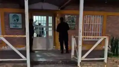Hombre se rocía con combustible y amenaza con prenderse fuego en plena calle