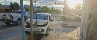 Media Agua: dos mujeres chocaron en un cruce apagado y una terminó en el hospital