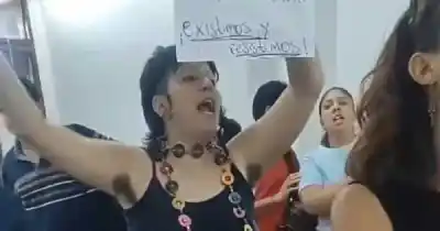 Un debate académico terminó en empujones y denuncias: lo que se viralizó en redes
