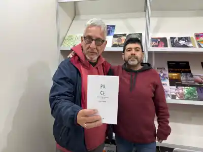 El poeta que escribe mientras corre: la historia detrás de 'Pace', el libro que presenta en la Feria del Libro