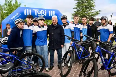 Santa Rosa del Conlara: Poggi entregó 50 TuBi y hubo torta de cumpleaños para el Gobernador