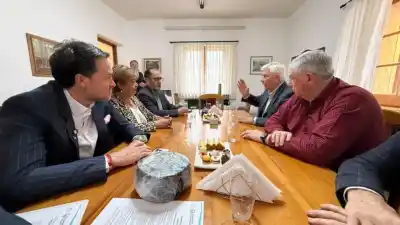 Cortés recibió al embajador de India y al alcalde de Puerto Montt: la ciudad que se volvió un punto de encuentro internacional