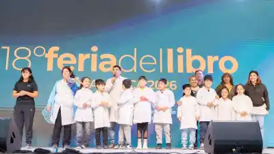 La Feria del Libro tiene a los protagonistas menos pensados: estudiantes que suben al escenario