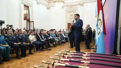 Pullaro premió a 88 policías que volvieron a la fuerza: "Ustedes cambiaron el rumbo de Santa Fe"