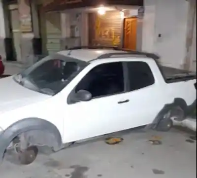 Robaron las ruedas del vehículo a una periodista de Monteros