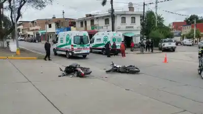 Un inspector de tránsito y dos menores chocaron en moto: el detalle que quedó en el asfalto