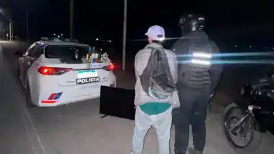 Salió cinco minutos y le desvalijaron la casa: lo que encontró la policía tras la persecución