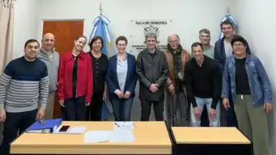 Tocaba la guitarra y hablaba al aire: el pueblo que decidió no dejarlo pasar