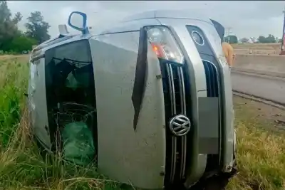 Perdió el control en el acceso a Viale, volcó y terminó en un centro de mayor complejidad