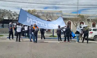 UPCN acampó frente a la Municipalidad de Rawson: el motivo que complica a Biss