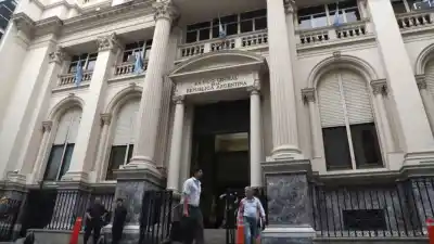 Apostaron a que el oro bajaba: el BCRA perdió una cifra millonaria y ahora todos quieren saber quién pagó