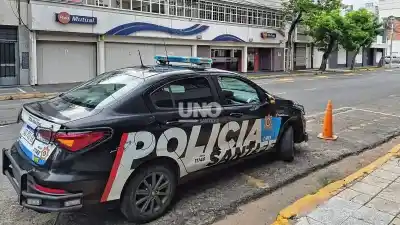 Entraron por el techo de una mutual en el macrocentro santafesino: adentro los esperaba una caja fuerte